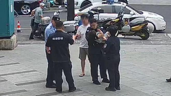 萌娃在派出所睡着了安全感满满！走失(图5)